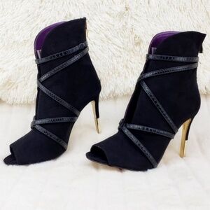 Luichiny Black Spilt Front 4" Golden Tipped Heel Ankle Boot